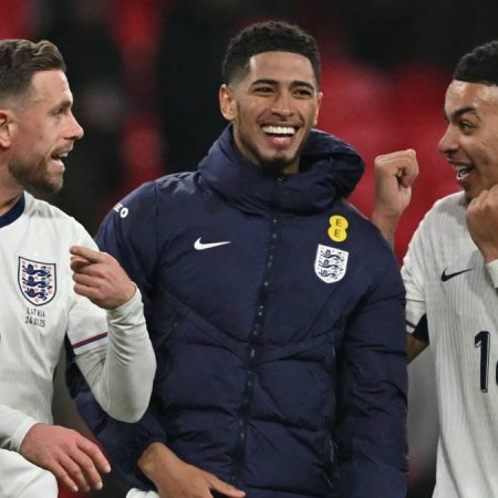 Bellingham y Rogers defienden a Jordan Henderson: “No saben de qué hablan”