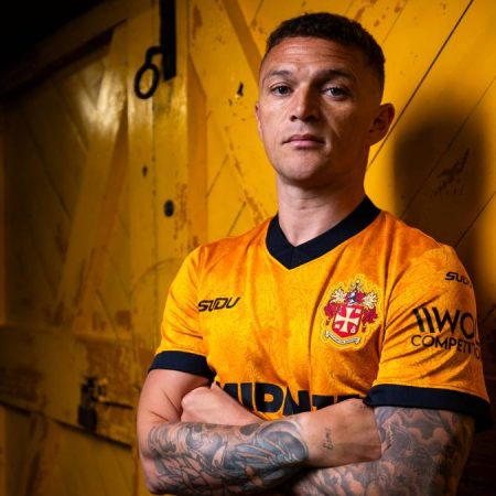 Wolves en crisis: Trippier amenaza con romper su contrato tras el despido de Edwards