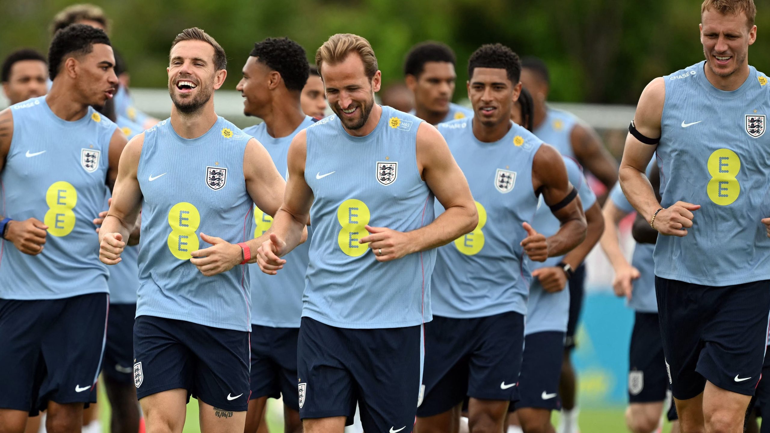 Bellingham y Henderson durante un entrenamiento con Inglaterra