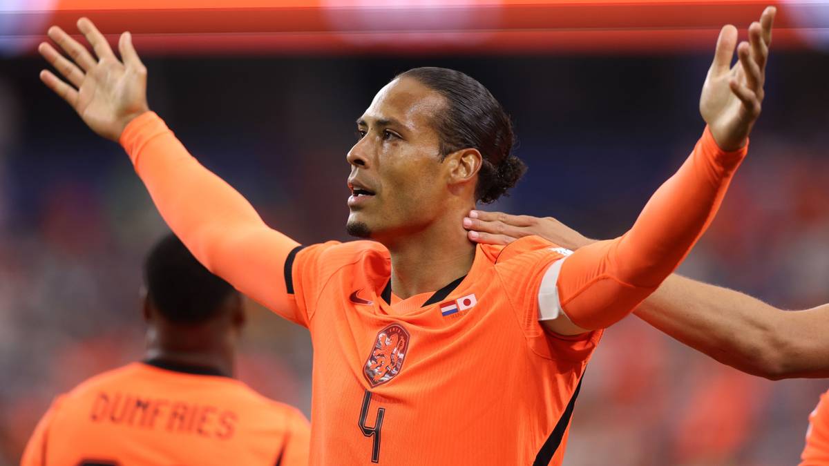 Van Dijk durante un partido con Países Bajos