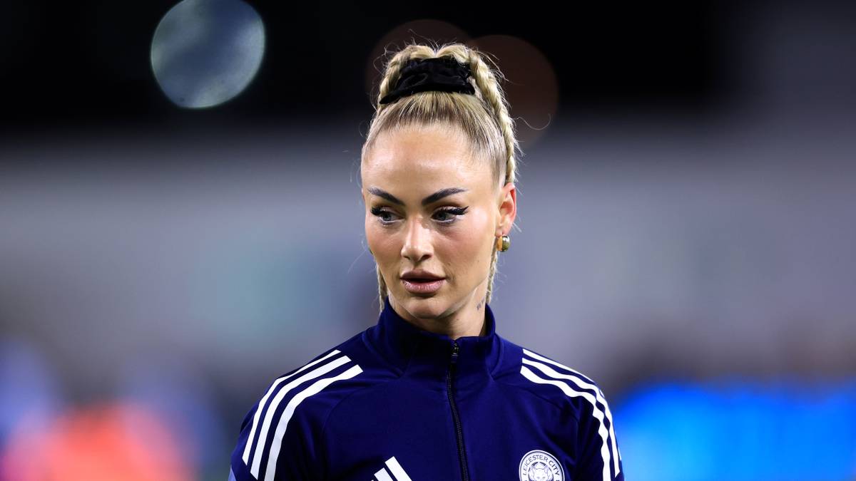 Alisha Lehmann durante un partido con el Aston Villa