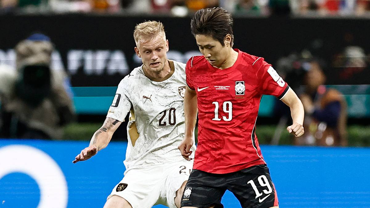 Lee Kang-in con la camiseta de Corea del Sur