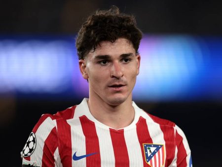 Julián Álvarez con la camiseta del Atlético de Madrid