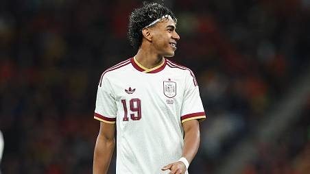 Lamine Yamal con la camiseta de España