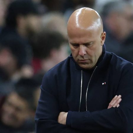 Arne Slot rechaza al Fulham: el camino a la selección de Países Bajos está abierto
