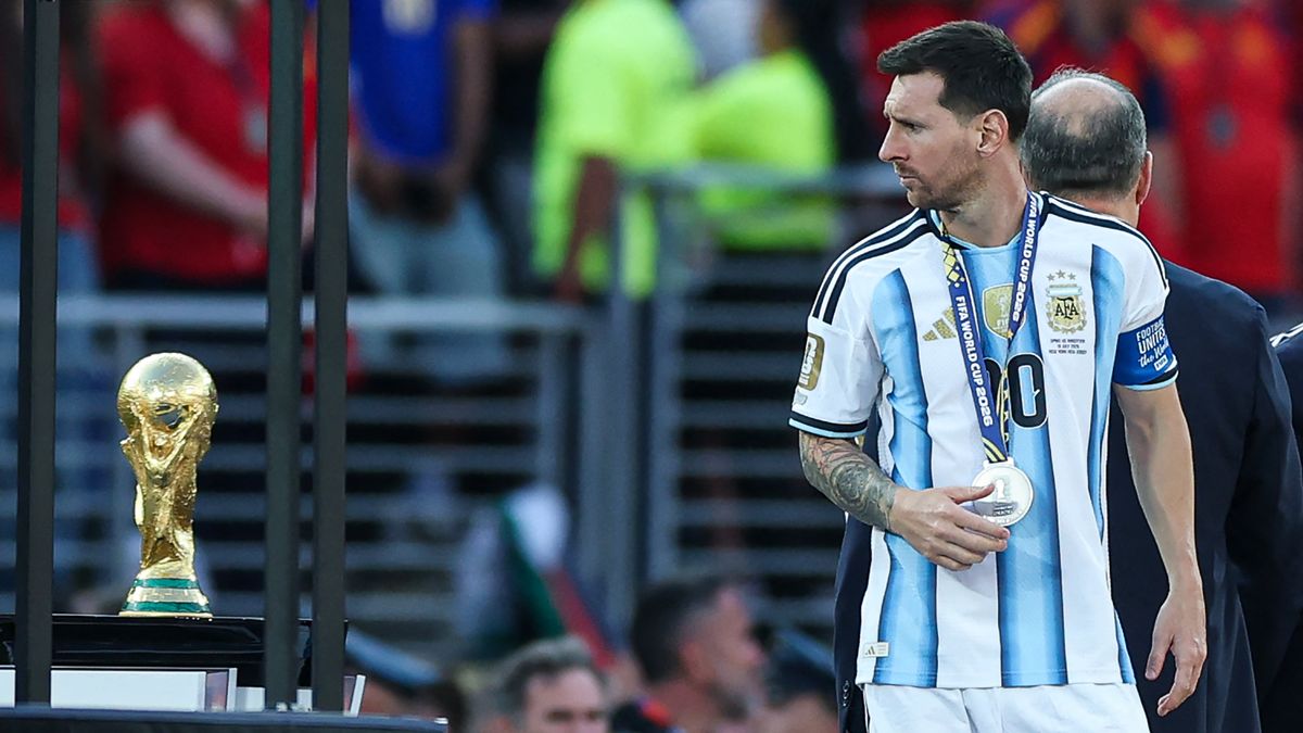 Antonela Roccuzzo celebrando con Lionel Messi el título del Mundial 2022