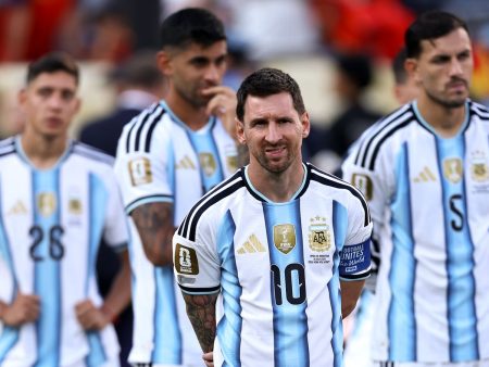 Argentina dando la espalda a Espana en la ceremonia de premiación del Mundial 2026