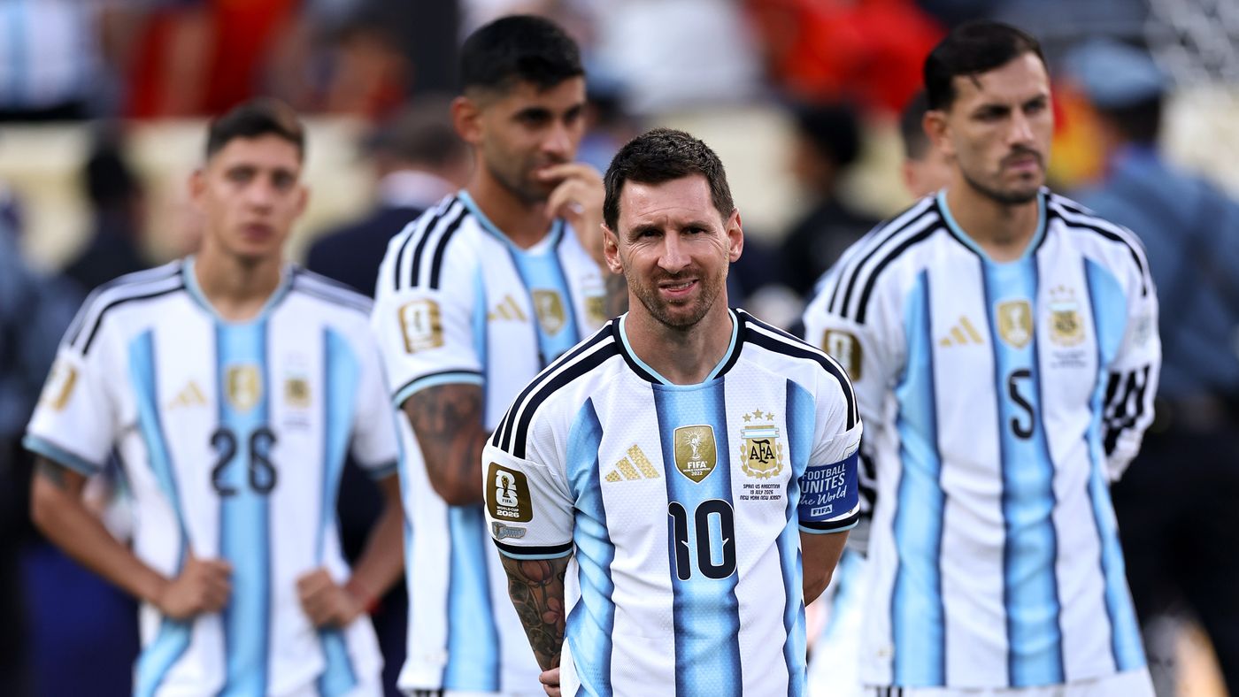 Argentina dando la espalda a España en la ceremonia de premiación del Mundial 2026