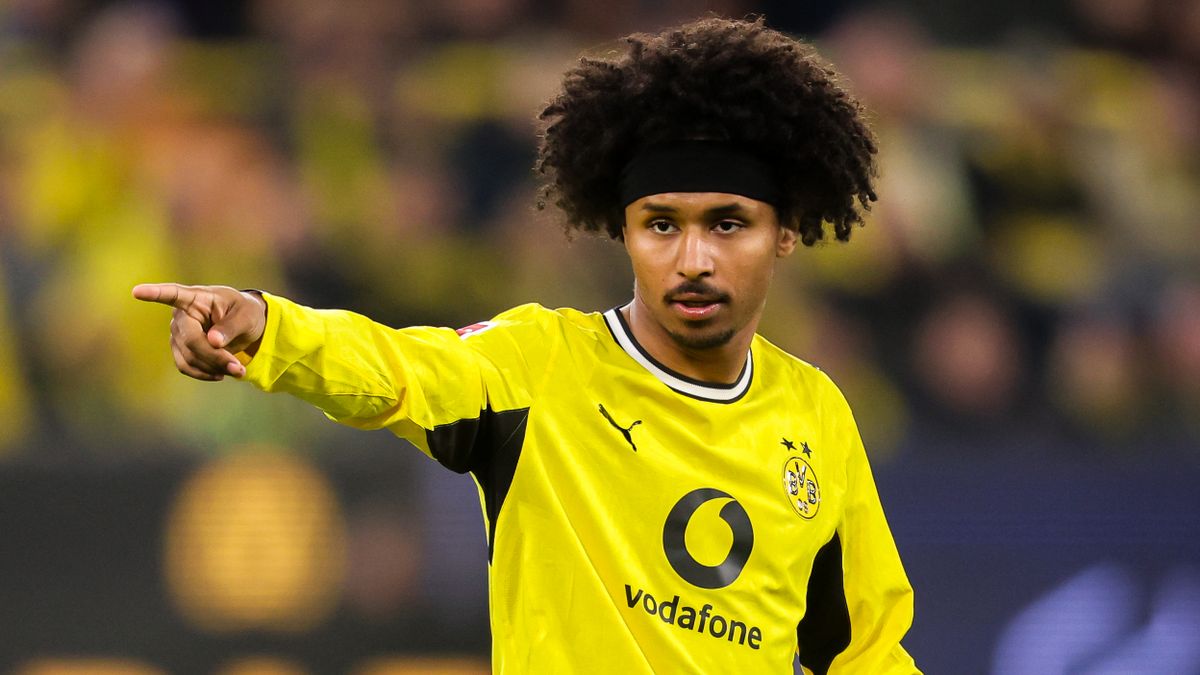 Karim Adeyemi con la camiseta del Borussia Dortmund