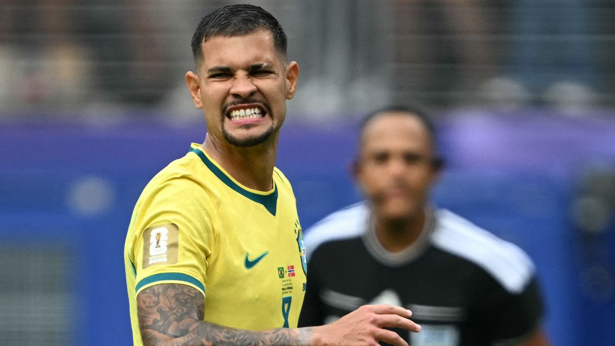 Bruno Guimaraes en acción durante el Brasil vs Noruega