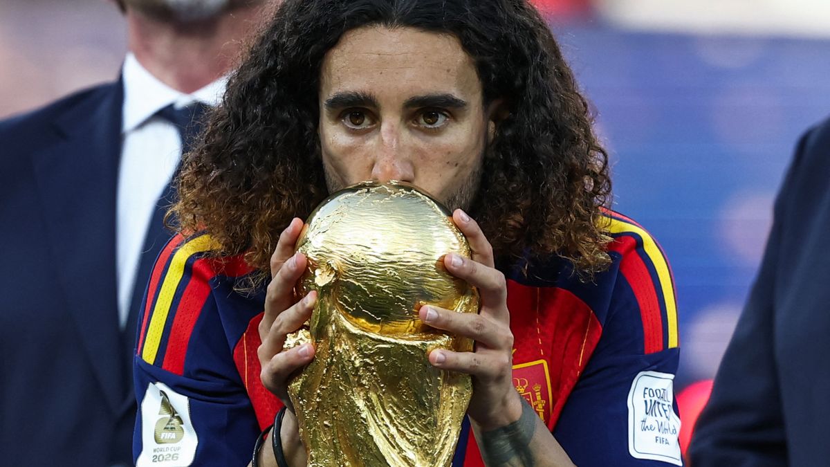 Marc Cucurella confirmando su promesa del tatuaje tras el Mundial 2026