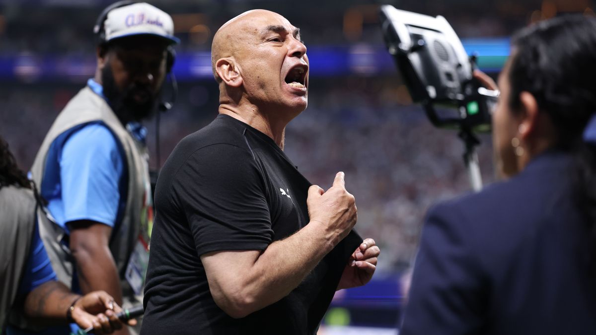 Jugadores de Egipto reclamando al árbitro durante el partido contra Argentina en el Mundial 2026