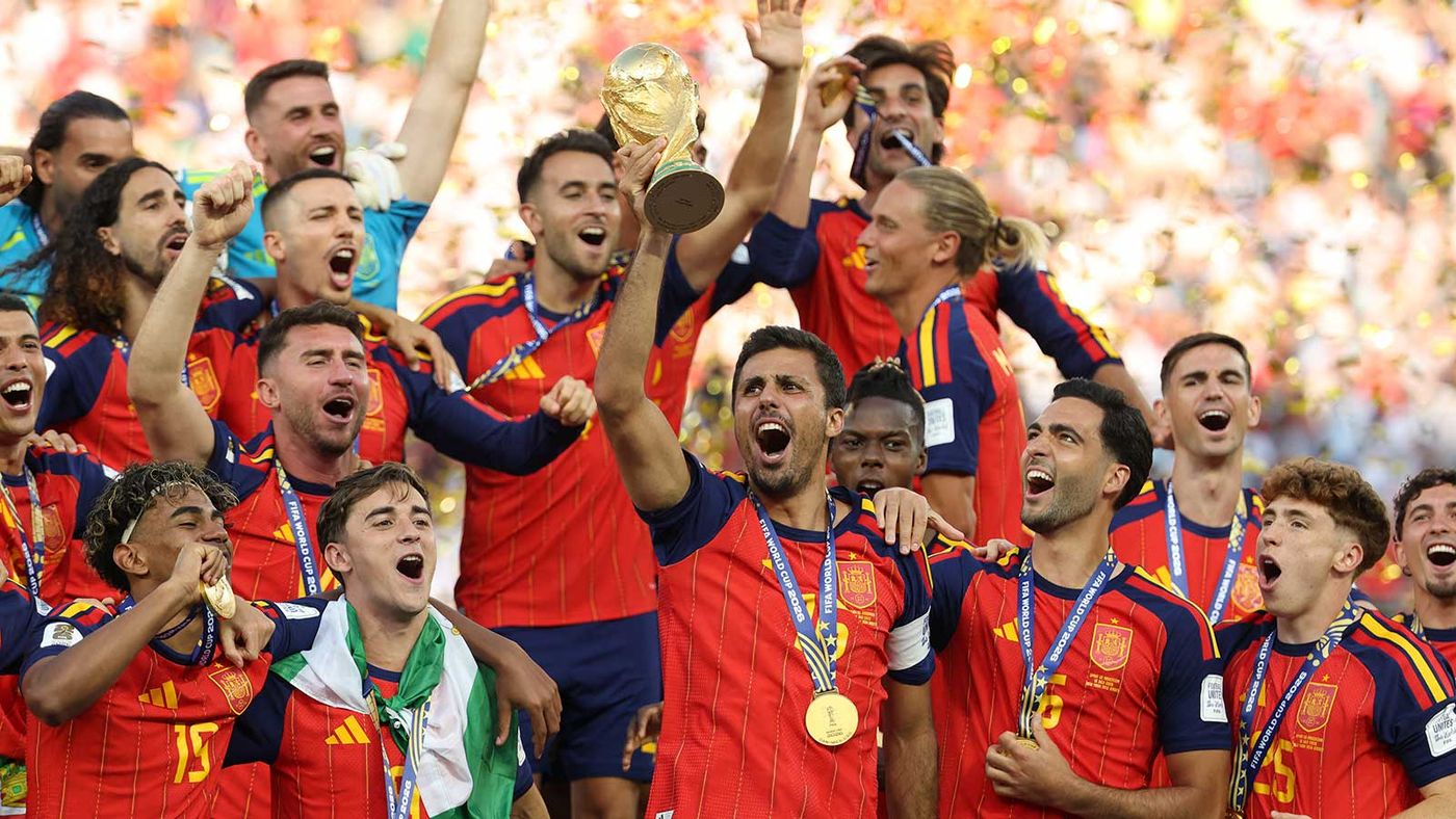 Selección de España celebrando el récord histórico de invictos