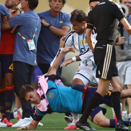 Paredes, tildado de “sinvergüenza” tras su comportamiento “vergonzoso” en la ceremonia del Mundial 2026 ante España | afun.mx