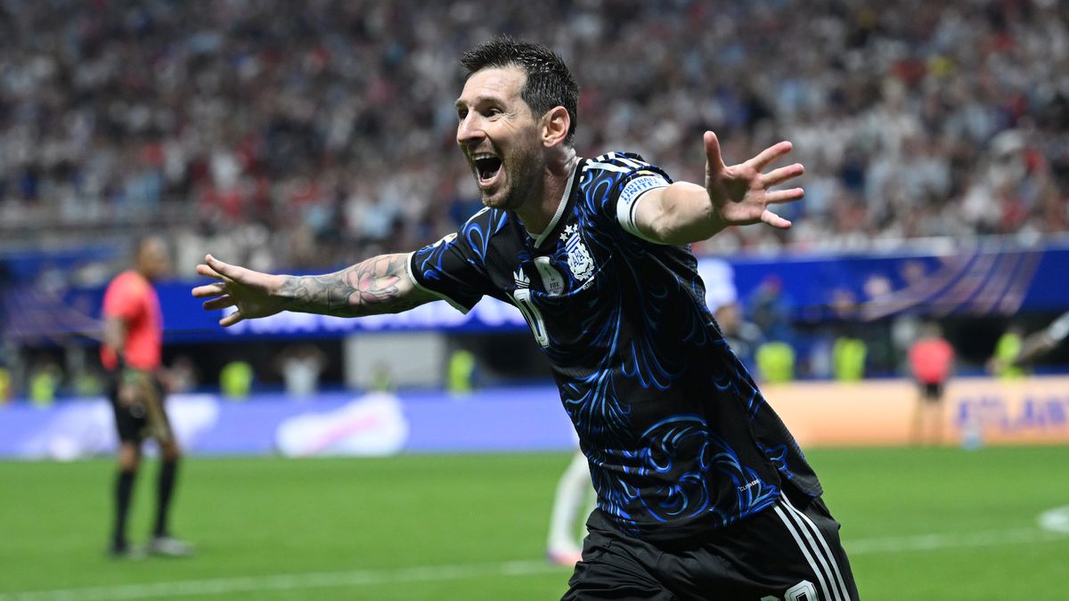 Lionel Scaloni en el vestuario de Argentina celebrando pase a la final