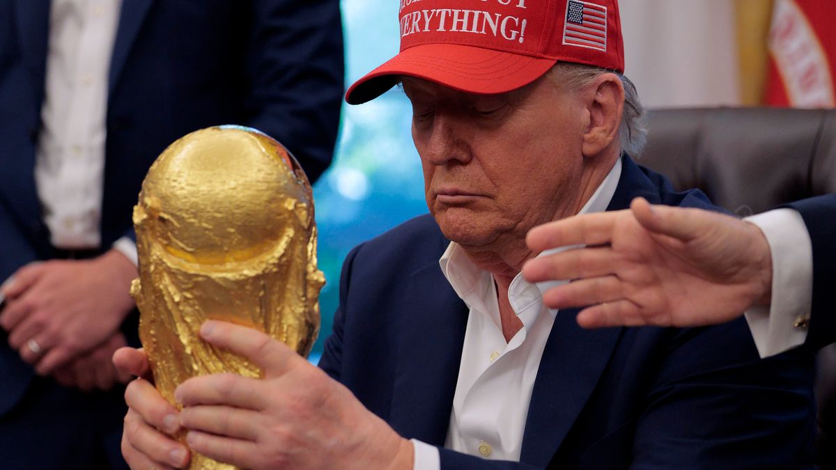 Donald Trump anunciando el sorteo del Mundial 2026 en el Kennedy Center
