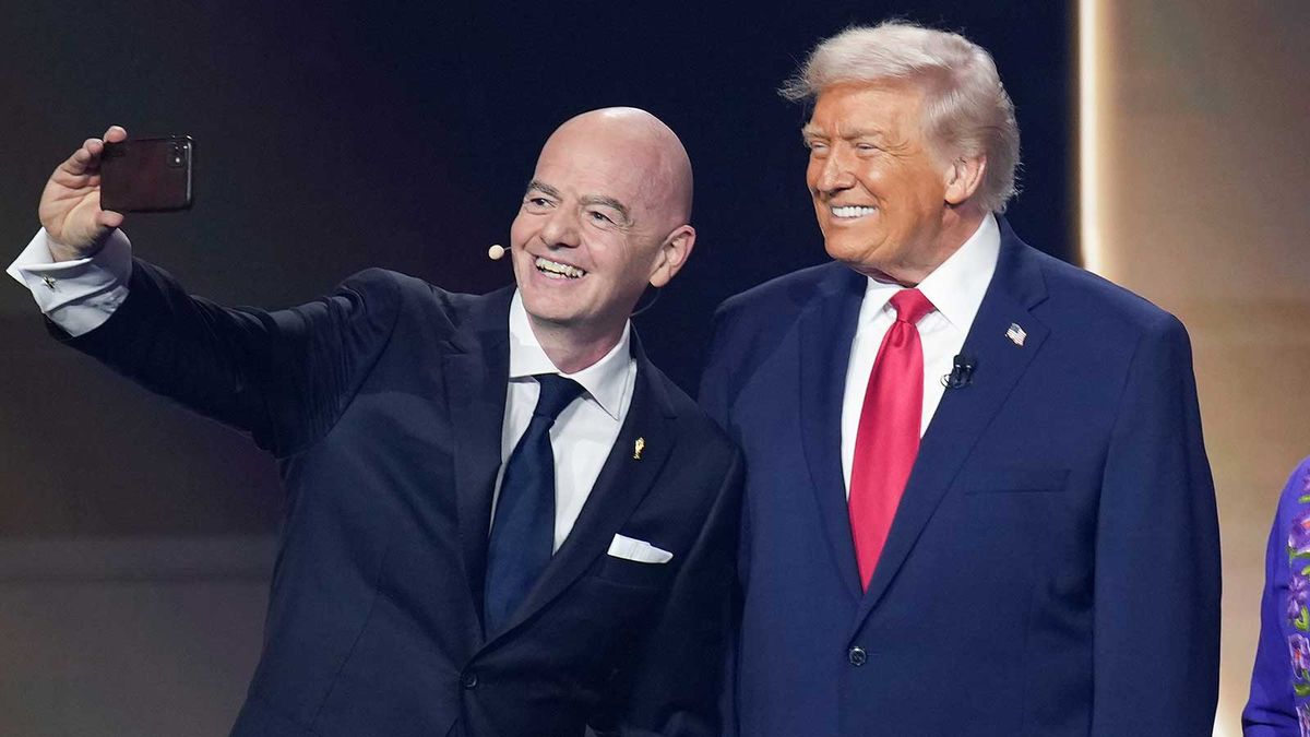Donald Trump y Gianni Infantino juntos en un evento de FIFA