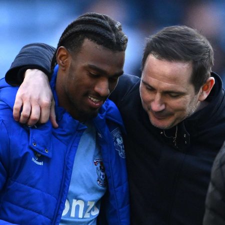Haji Wright se Pierde Hasta Tres Meses por Lesión en el Debut de Coventry en Premier Tras 25 Años