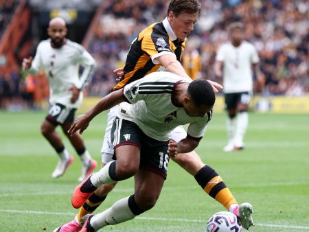 La Humillación del Manchester United ante Hull Demuestra que el Fichaje de Baleba por £70M No Puede Llegar Pronto