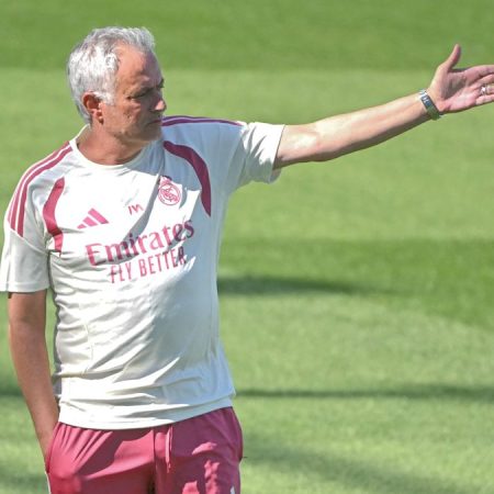 Crisis temprana en el Fenerbahce: 14 días ponen a Mourinho ante un espectro aterrador