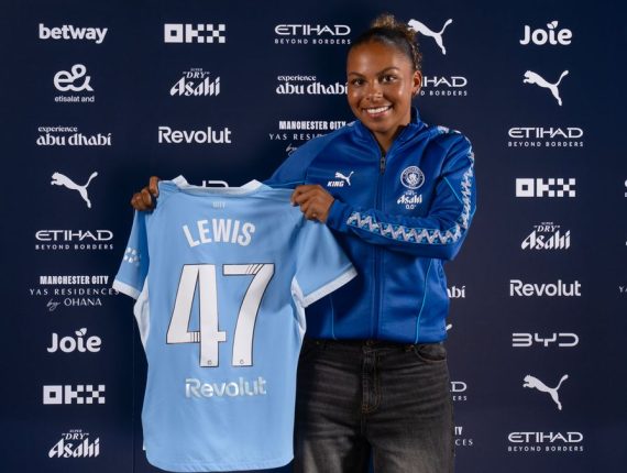 ¿Quién es Sacha Lewis? La joya de la academia del Manchester City firma su primer contrato profesional