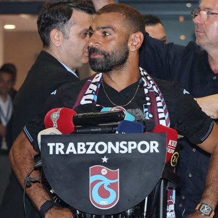 OFICIAL: Mohamed Salah firma contrato por dos años con el Trabzonspor