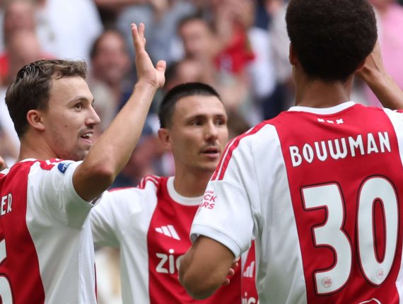 Spaan Aconseja a Regeer Tras las Críticas: “Sal de Ajax y Vete a un Club Sub-Top de Francia”