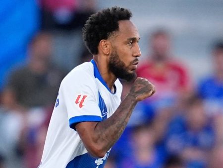 Aubameyang golea por quinta jornada seguida y su capitán lo llama “estrella de primer nivel mundial”
