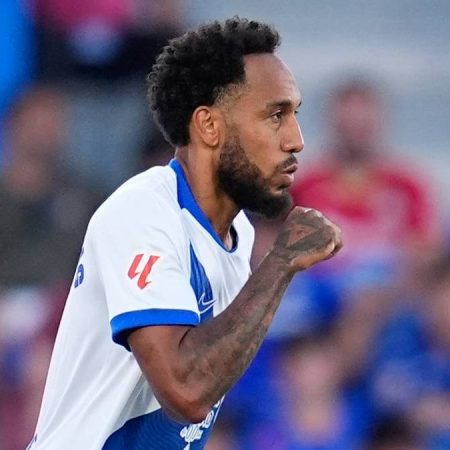 Aubameyang golea por quinta jornada seguida y su capitán lo llama “estrella de primer nivel mundial”