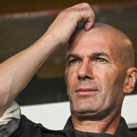 Zidane sorprende en su primera lista de Francia: convoca a Boscagli, el central del Brighton con pasado de 200 partidos en el PSV