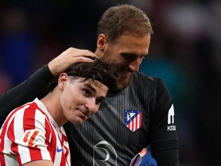 Oblak defiende a Julián Álvarez y apaga el fuego rumbo al derbi: “es cosa del pasado”